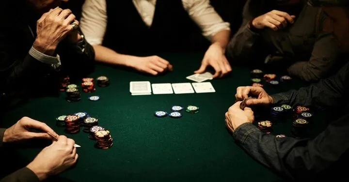 Hướng dẫn chi tiết về luật chơi bài Poker cho người mới bắt đầu