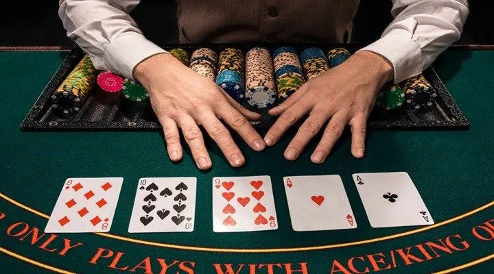 Hướng dẫn chi tiết về luật chơi bài Poker trong từng vòng